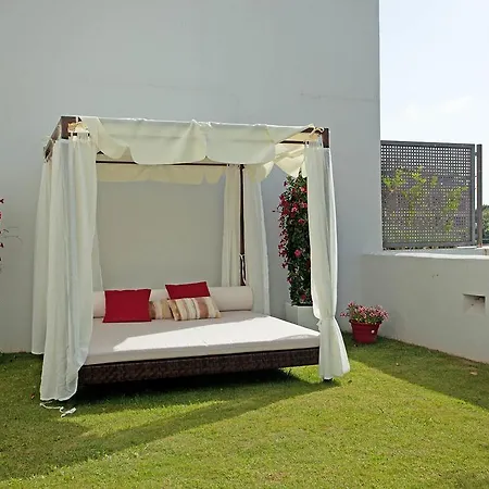 Alanda Los Flamingos Apartment